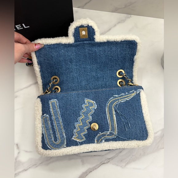 🔥CHANEL•Limited Edition Egyptian Collection Denim & Sherpa Medium Flap Bag - Picture 6 of 9